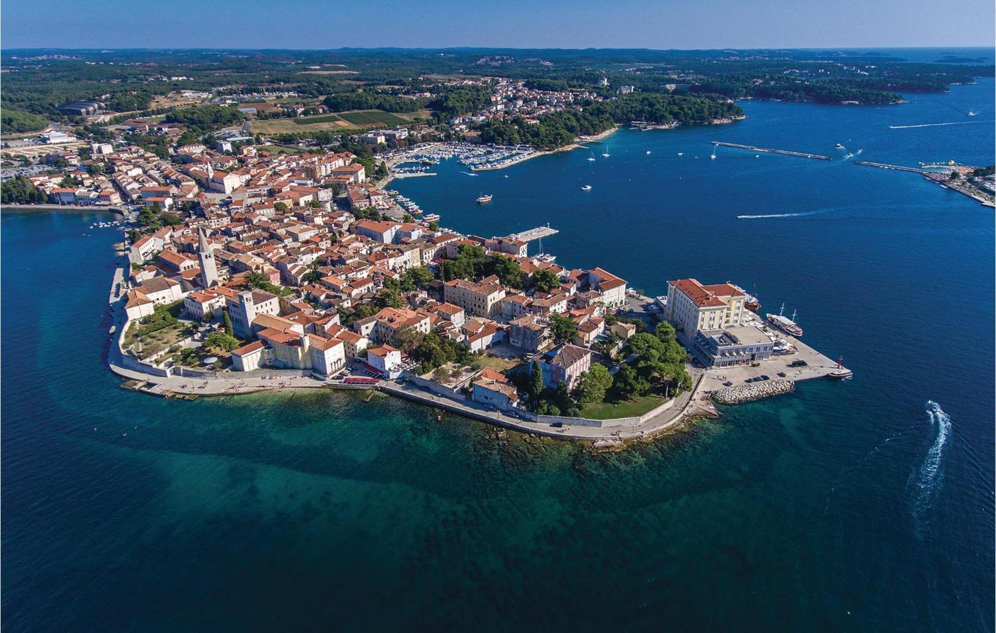 Beautiful Apartment In Porec With Kitchen Exterior photo